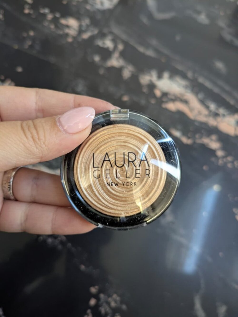 Laura Geller Baked Gelato Swirl Illuminator Gilded Honey
